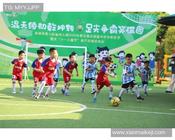 足球小星星笑翻全场 父母爆笑教育方式引发全网热议